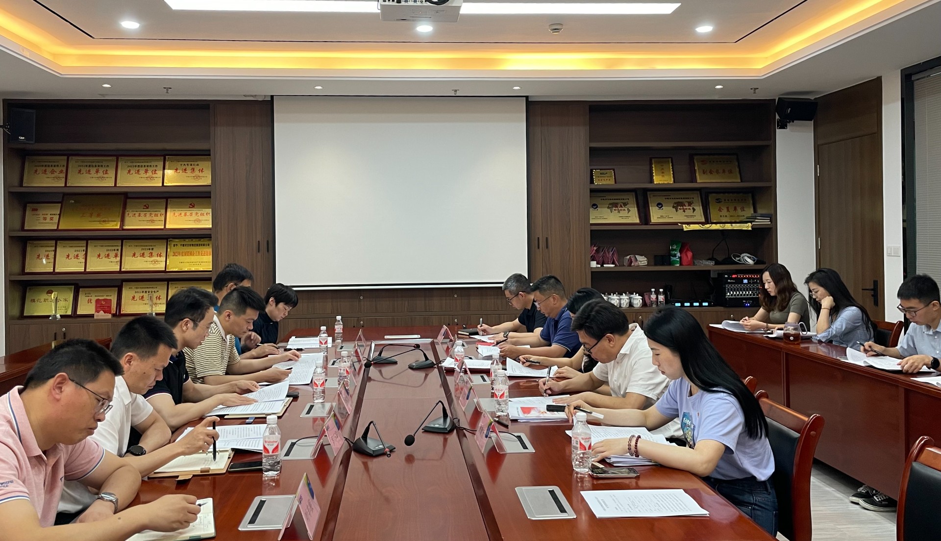 講黨性守黨規(guī)嚴黨紀——市交投集團領導赴市交投物流集團開展聯(lián)系點工作，葉嵐清拍攝2.jpg